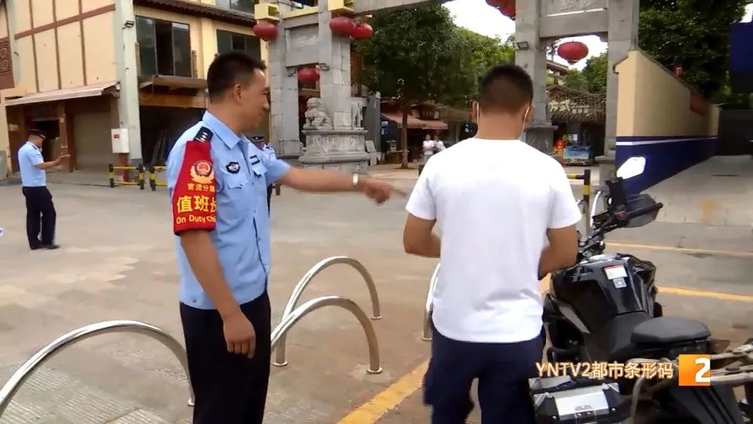 DƬ